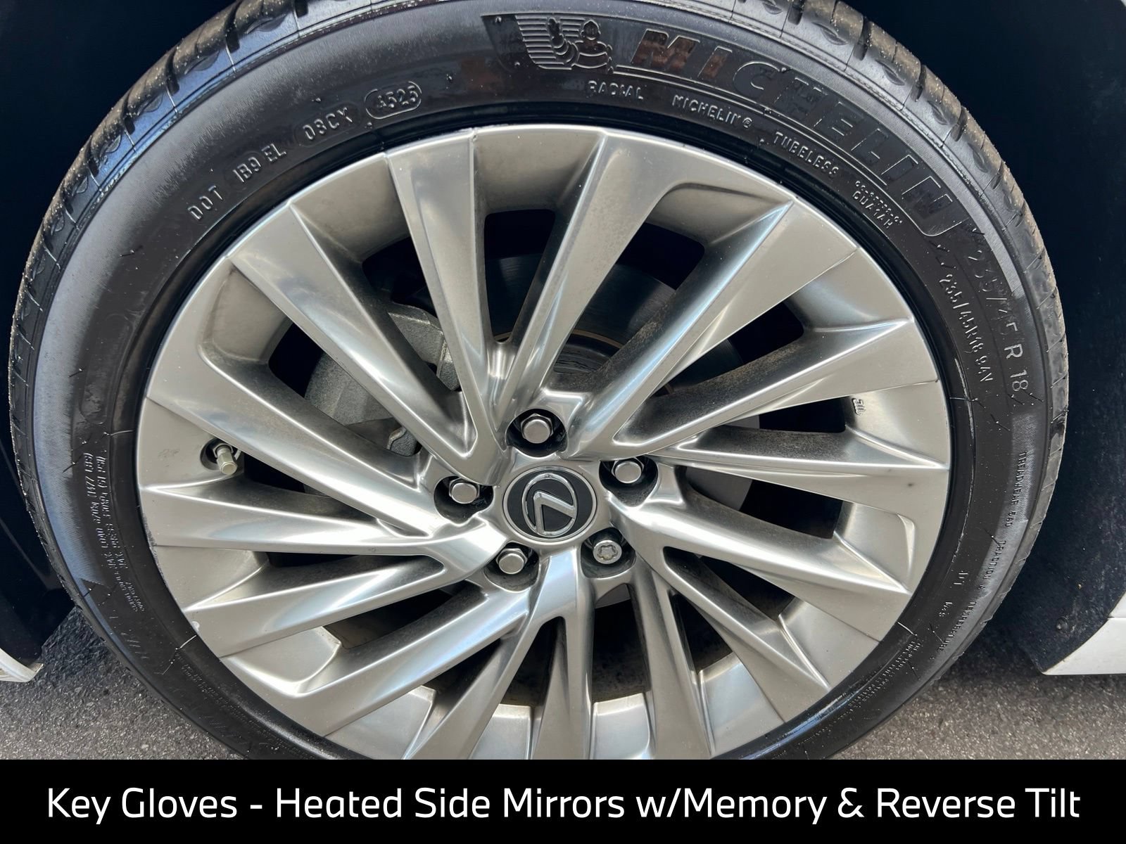 Used 2019 Lexus ES 300h Ultra Luxury w/ Accessory Package 2 FWD image 16