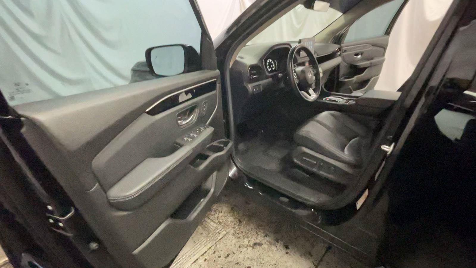 Certified 2025 Honda Pilot EX-L image 30