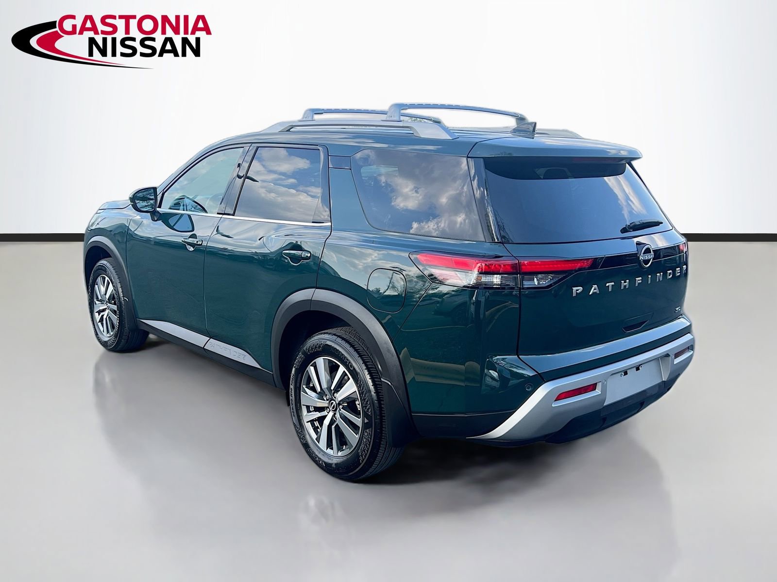 Used 2025 Nissan Pathfinder SL image 6