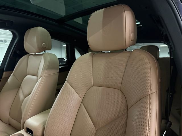 Certified 2022 Porsche Macan AWD/4WD image 27