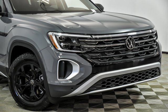 New 2026 Volkswagen Atlas Peak Edition AWD/4WD image 2