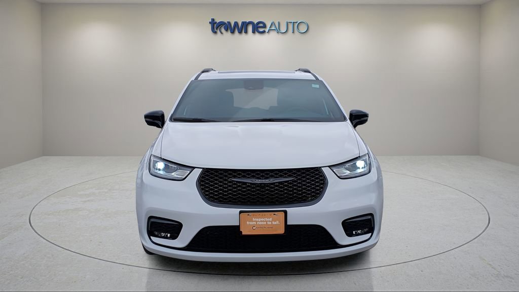 Used 2024 Chrysler Pacifica Premium image 8