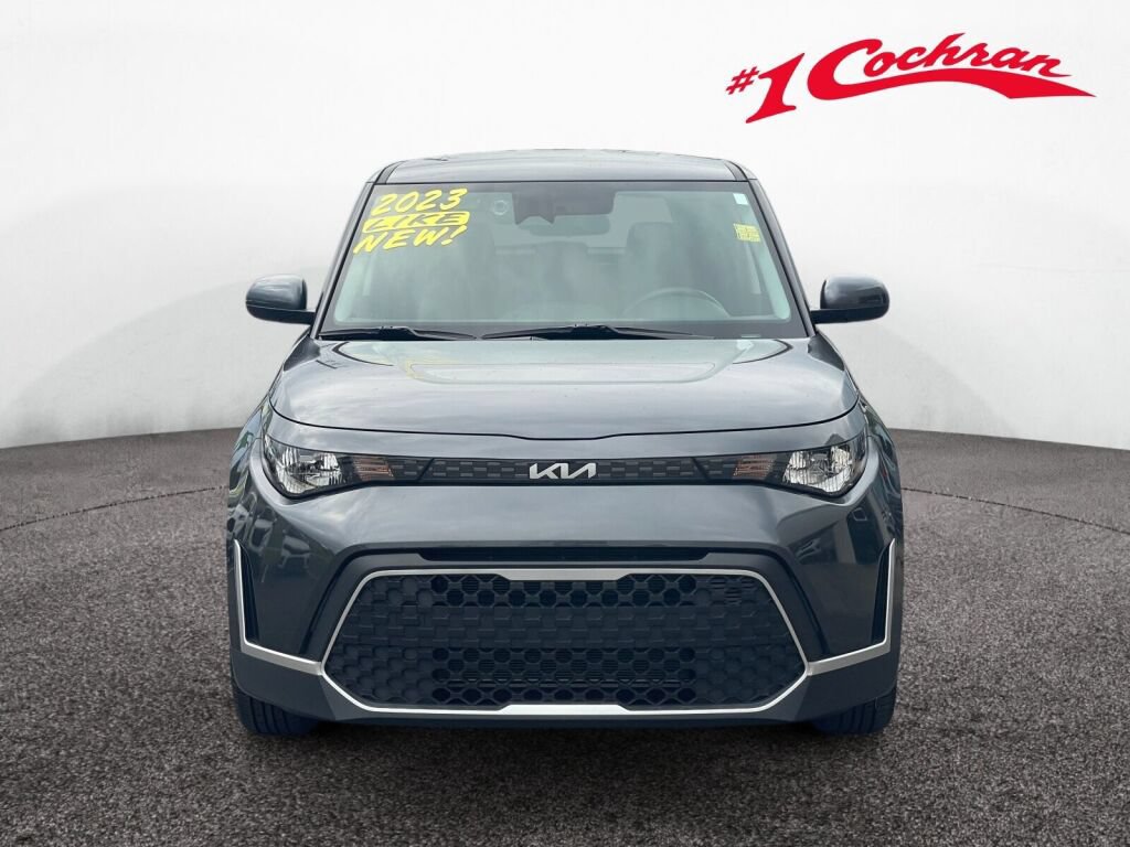 Used 2023 Kia Soul LX w/ Option Group 015 FWD image 2