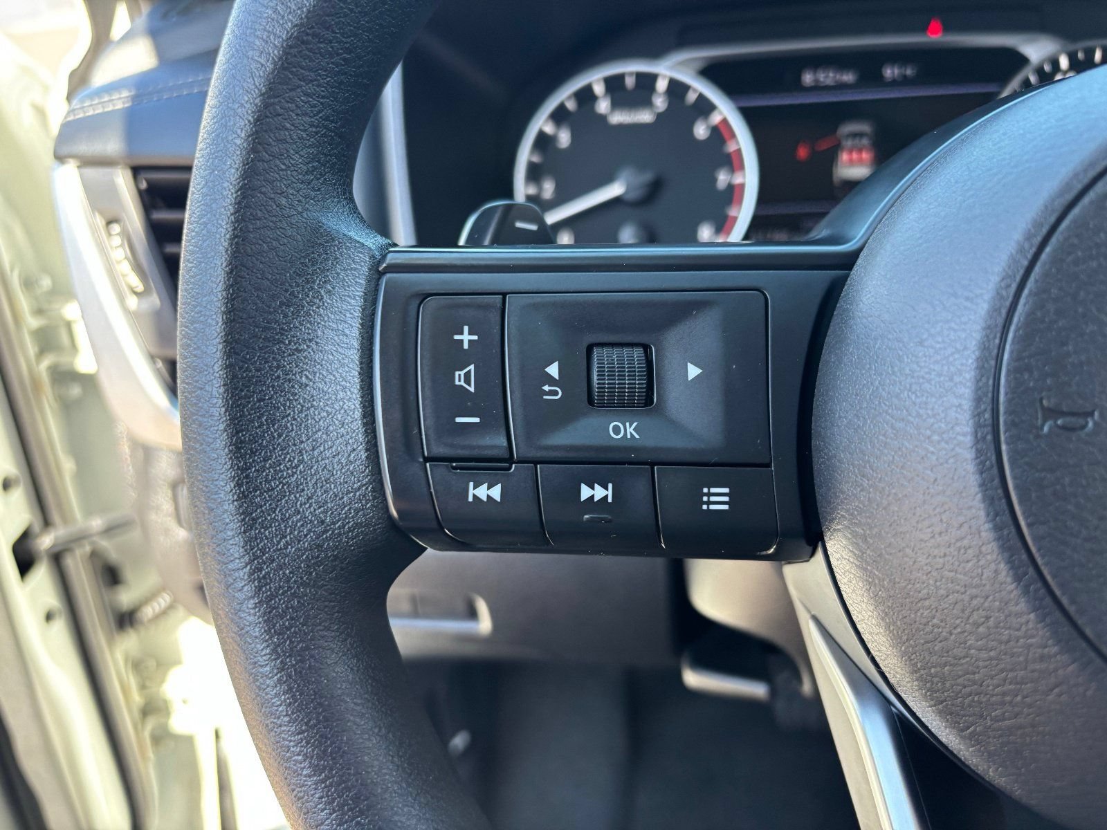 Certified 2024 Nissan Rogue S FWD image 29