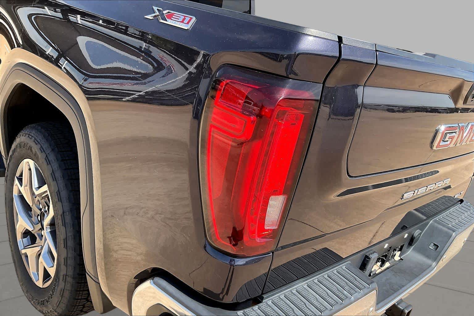 Used 2022 GMC Sierra 1500 SLT w/ SLT Premium Plus Package AWD/4WD image 29