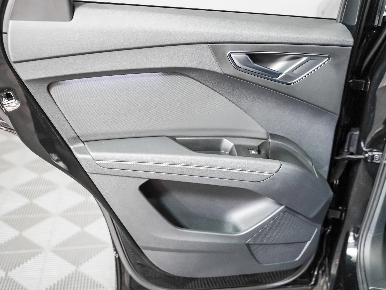 Used 2024 Audi Q4 e-tron Premium Plus image 25