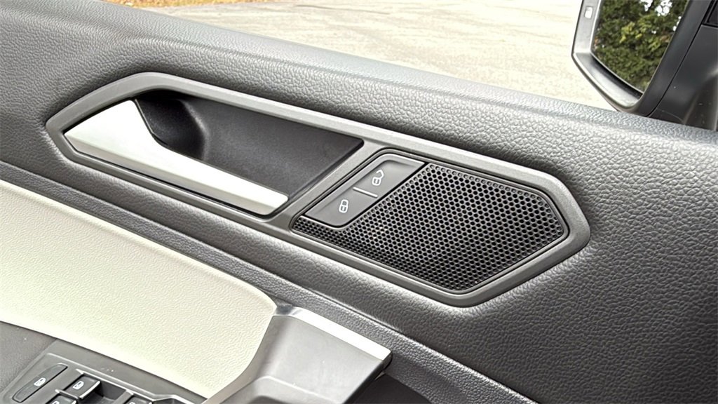 Used 2021 Volkswagen Tiguan SE R-Line image 36