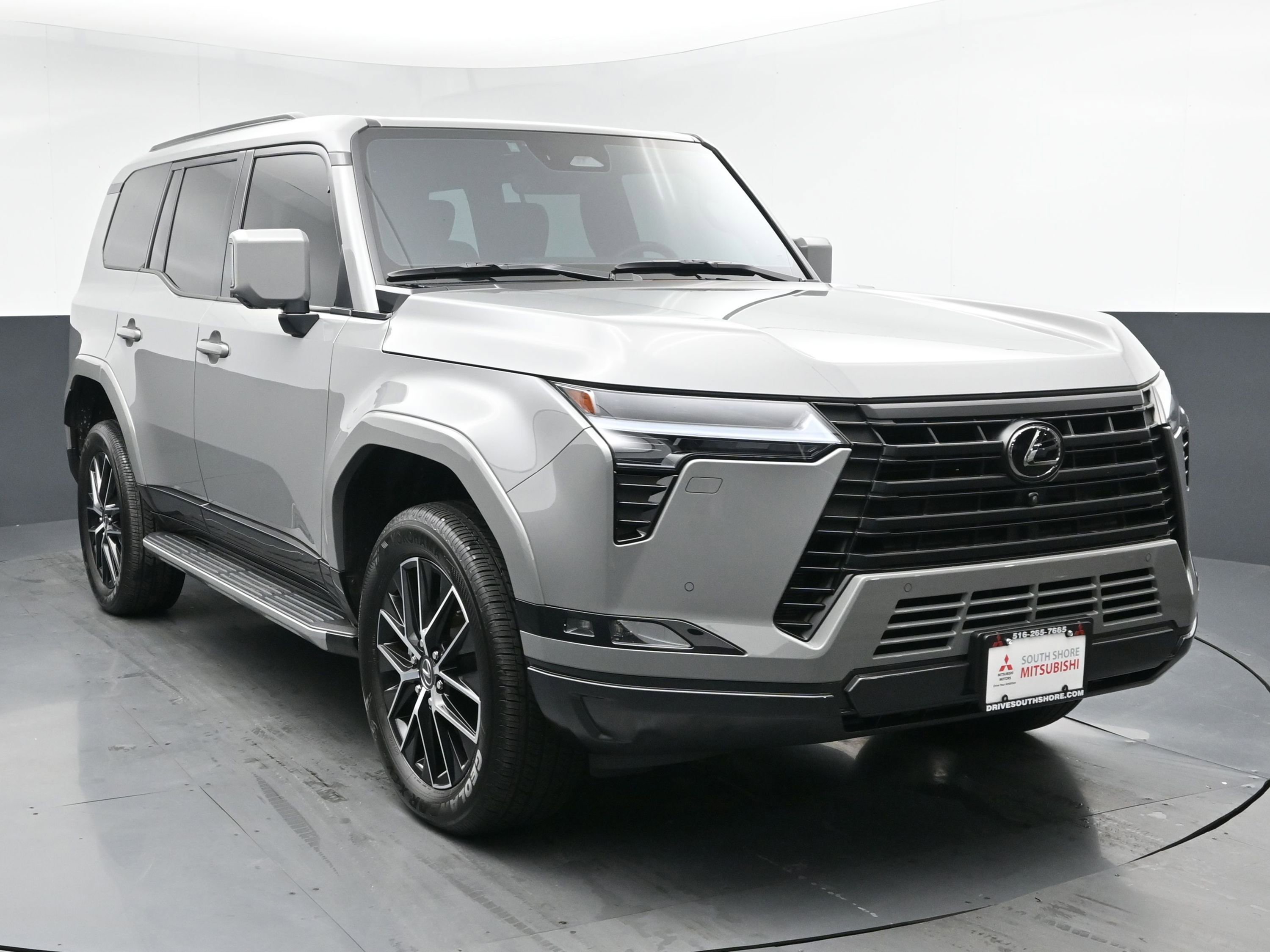 Used 2024 Lexus GX 550 image 2