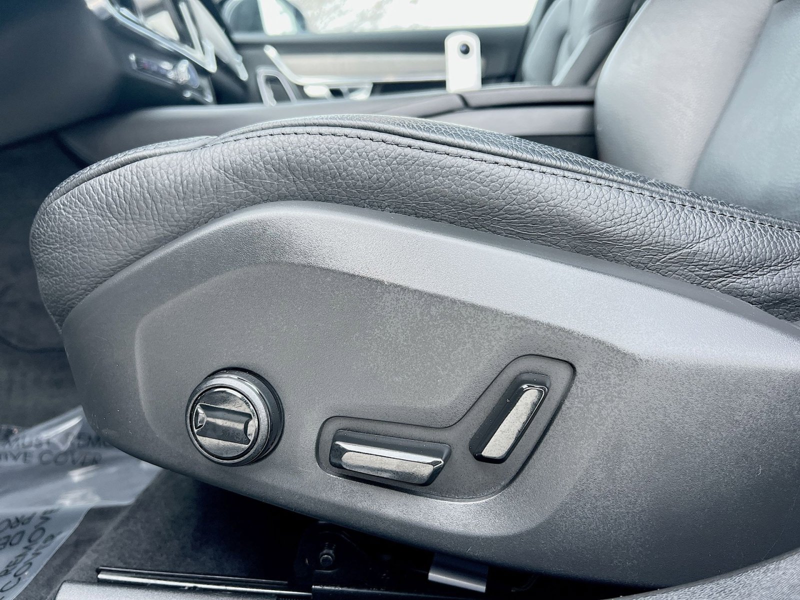 Used 2023 Volvo S90 B6 Plus image 14