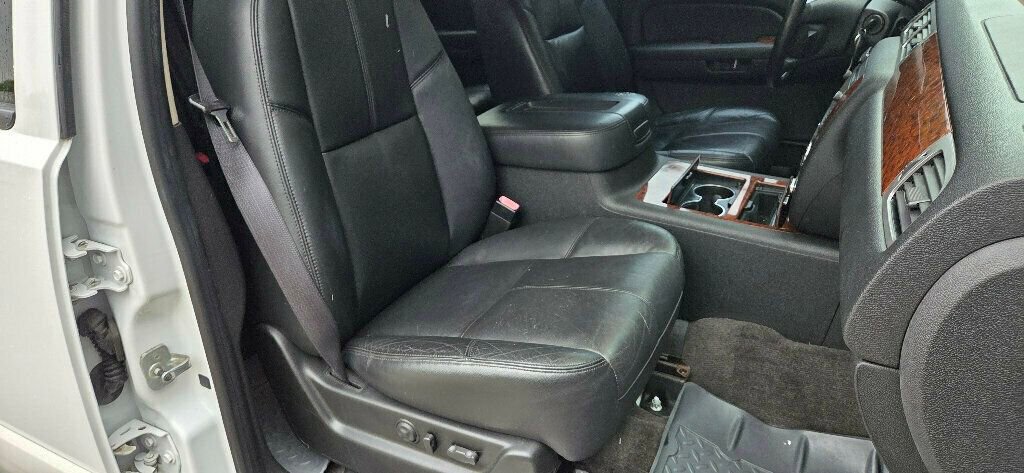 Used 2008 Chevrolet Avalanche LTZ w/ LTZ Preferred Equipment Group AWD/4WD image 22