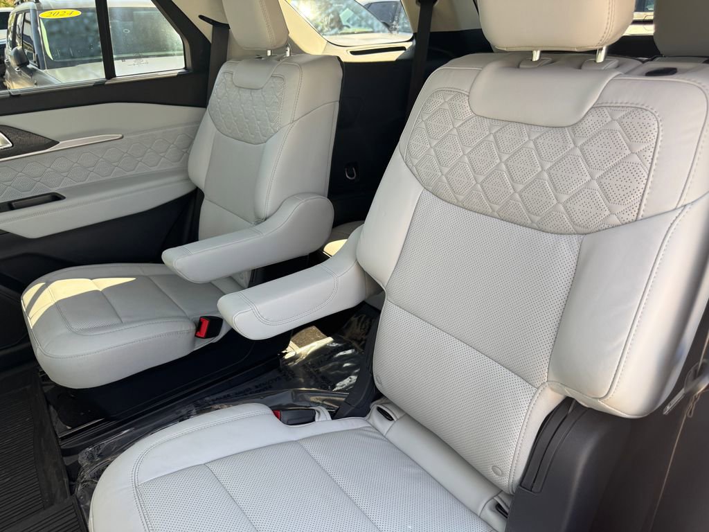 Used 2025 Ford Explorer Platinum w/ LUX Leather Package AWD/4WD image 38