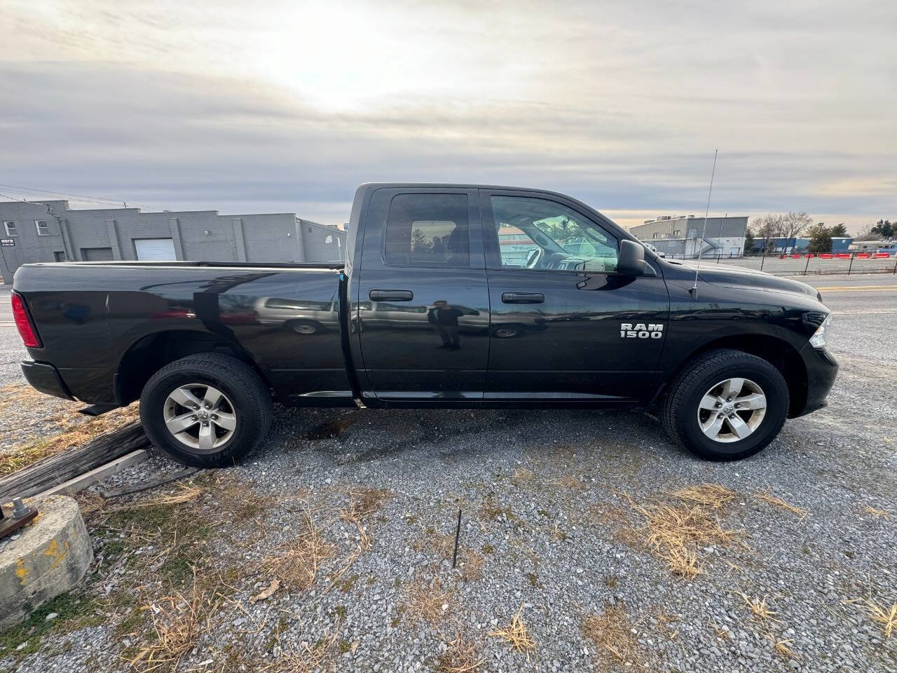 Used 2017 RAM 1500 Express AWD/4WD image 4