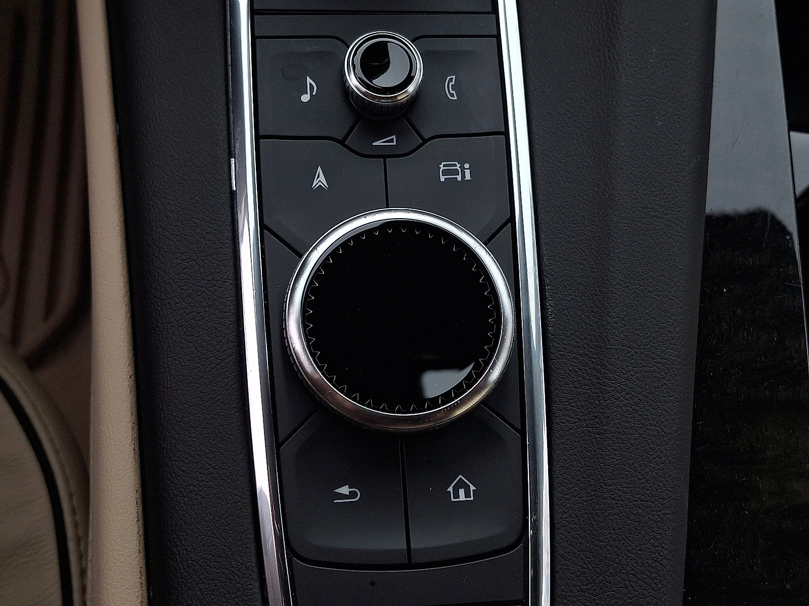 Certified 2024 Cadillac Escalade ESV Premium Luxury w/ Performance Package image 28