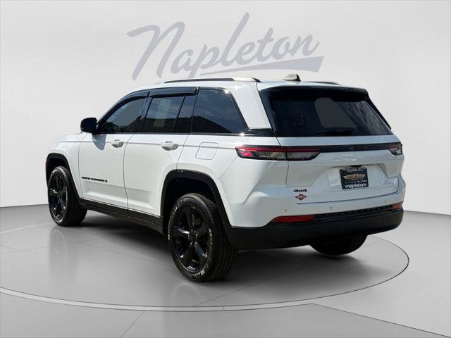 Certified 2024 Jeep Grand Cherokee Altitude AWD/4WD image 3