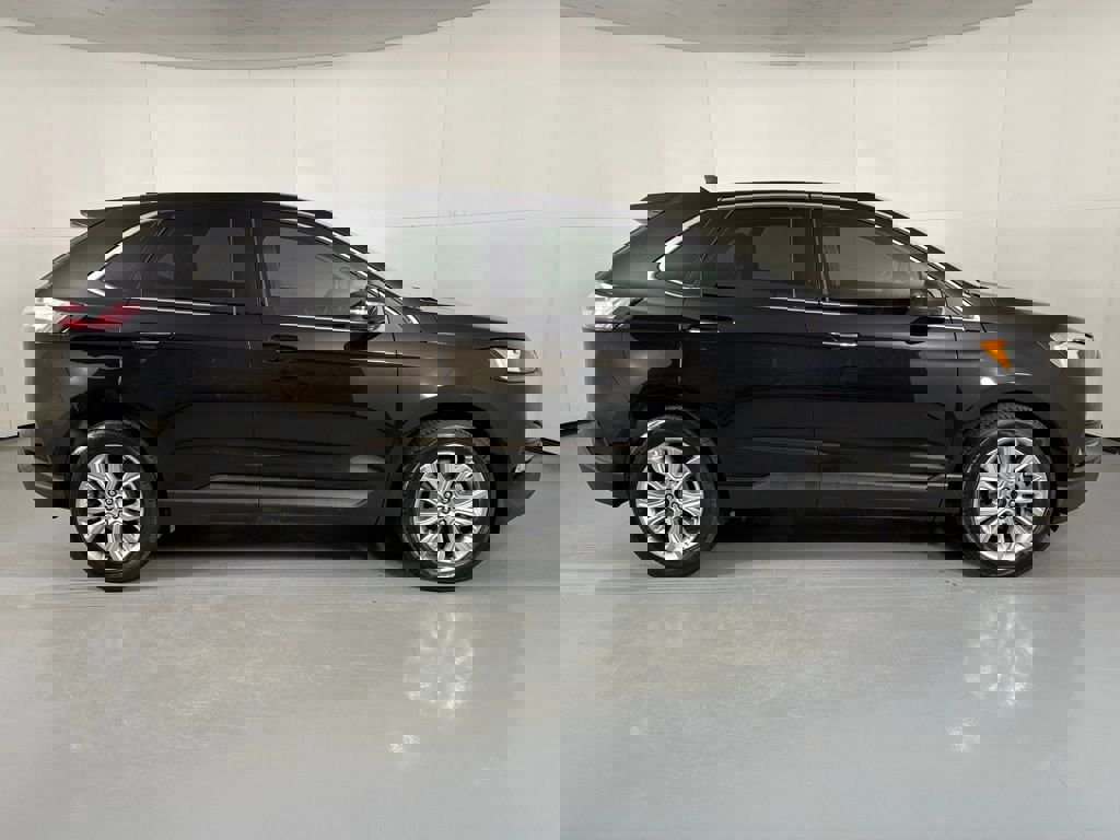Used 2024 Ford Edge Titanium image 9