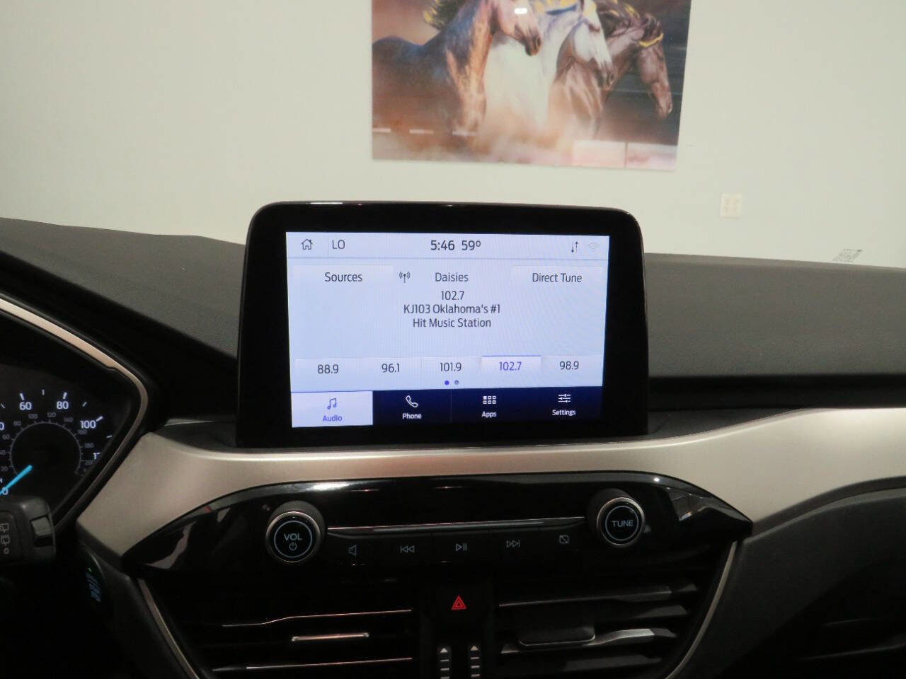 Used 2020 Ford Escape SE image 21