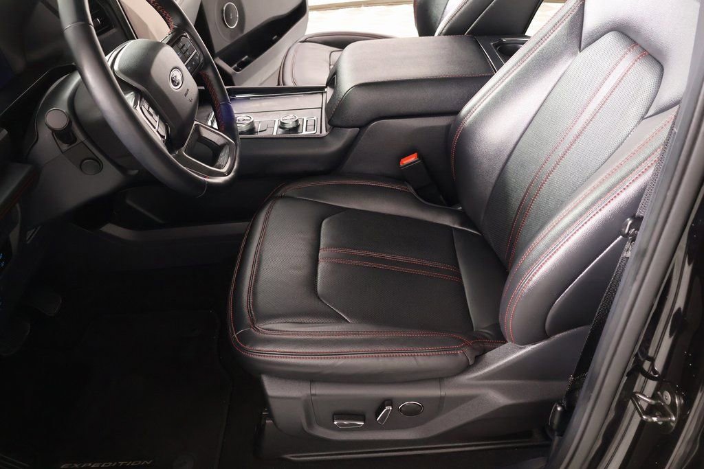 Used 2024 Ford Expedition Limited image 11