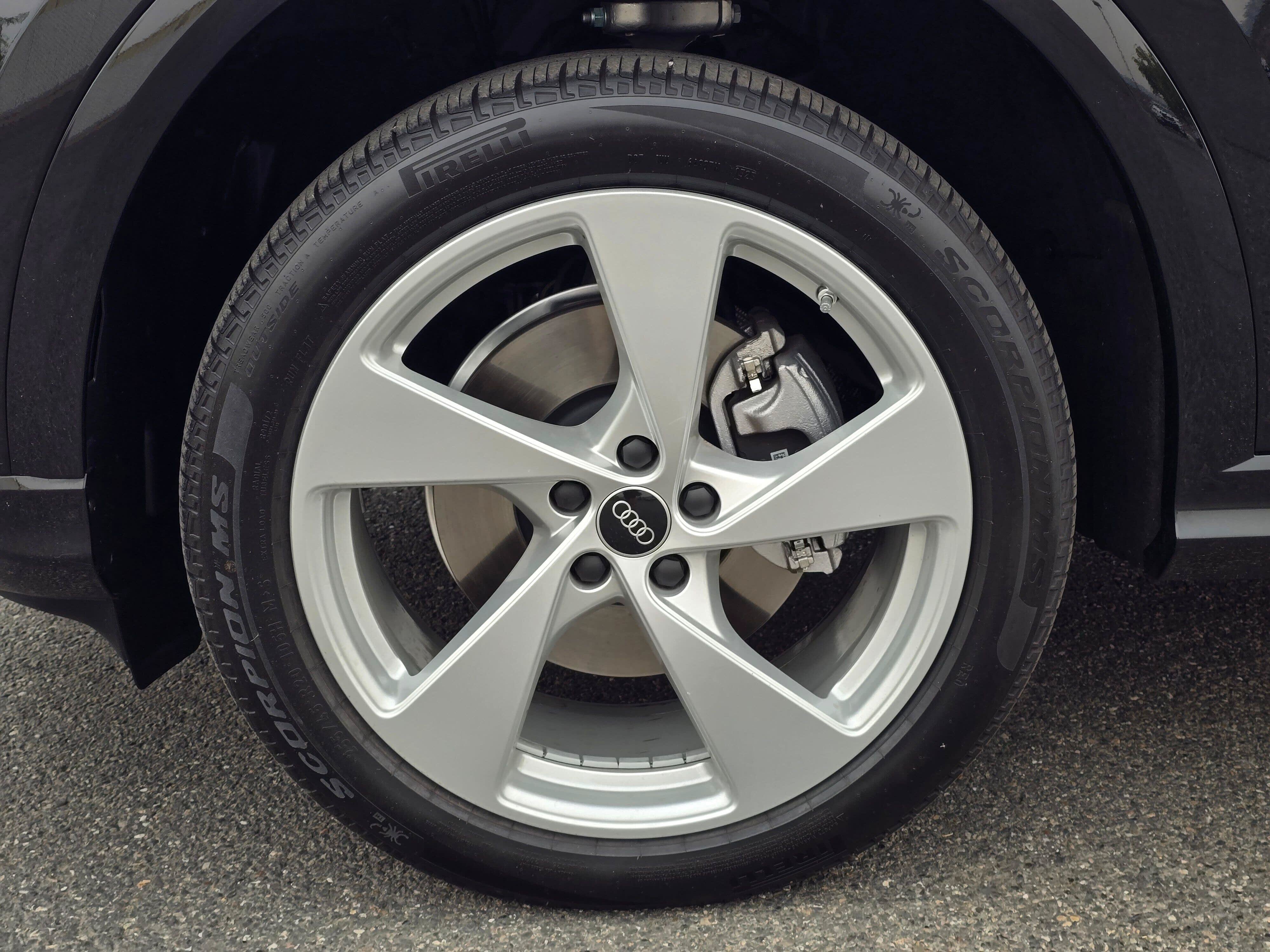 Certified 2025 Audi Q5 Premium Plus w/ Premium Plus AWD/4WD image 8