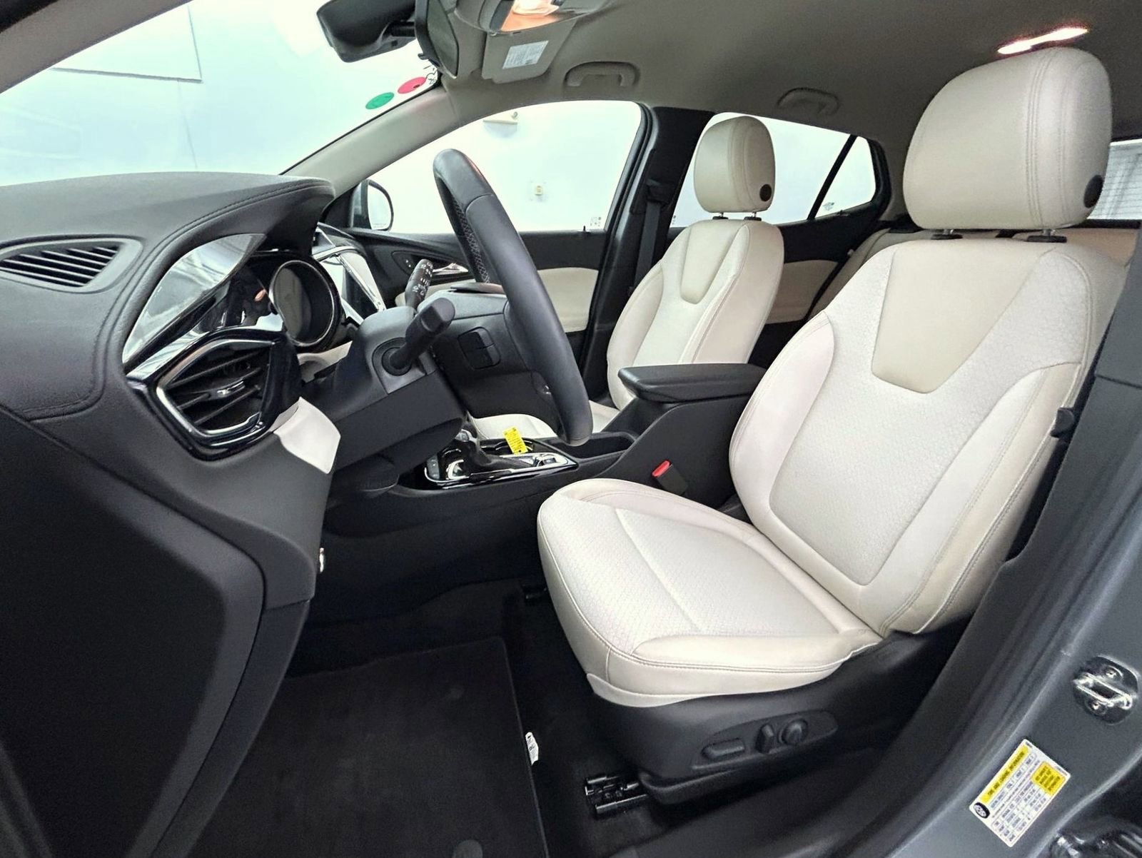 Used 2023 Buick Encore GX Preferred w/ Cold Weather Comfort Package FWD image 10