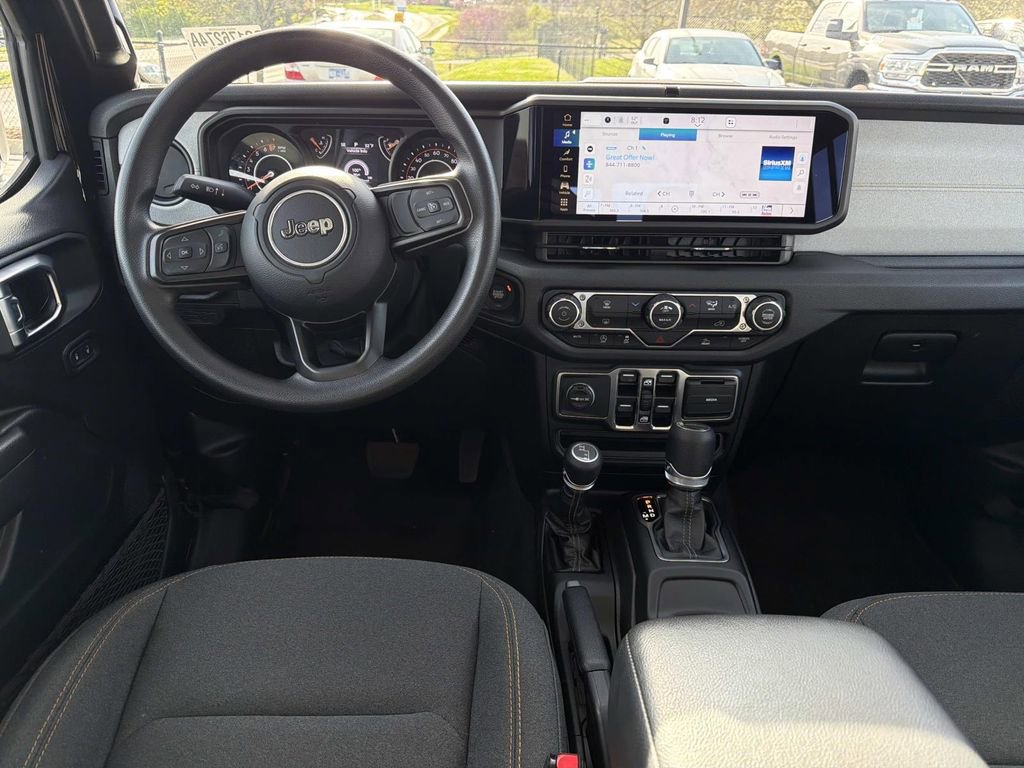 Used 2025 Jeep Gladiator Sport image 17