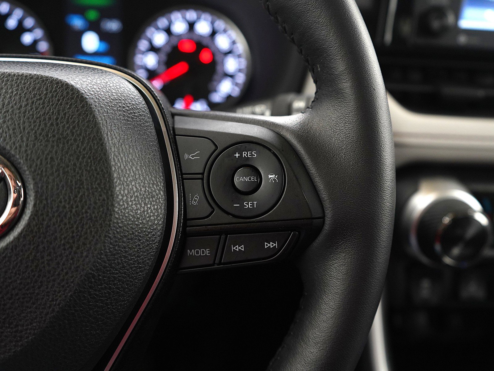 Used 2022 Toyota RAV4 XLE image 27