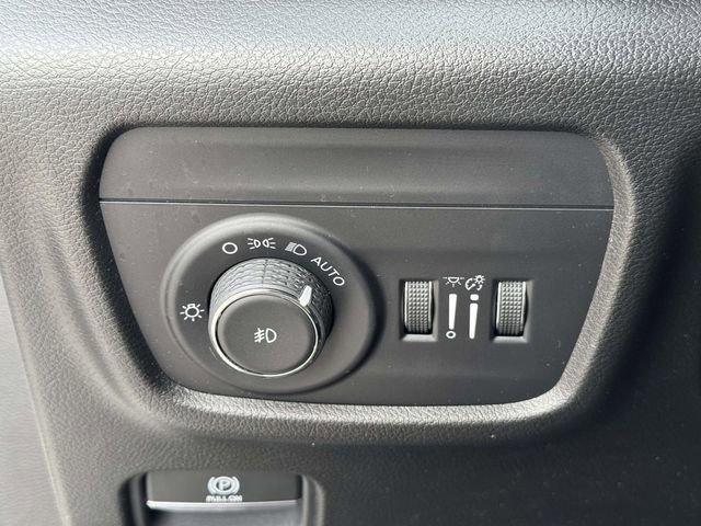 Used 2021 Jeep Grand Cherokee L Limited w/ Luxury Tech Group II image 9