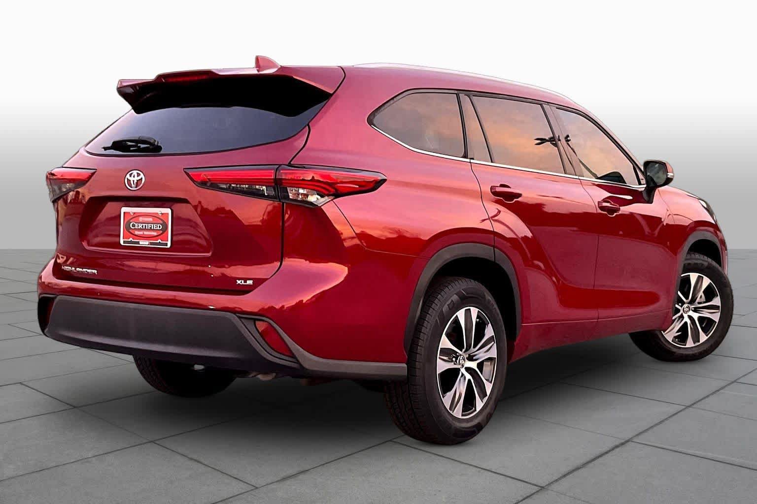 Used 2022 Toyota Highlander XLE FWD image 13