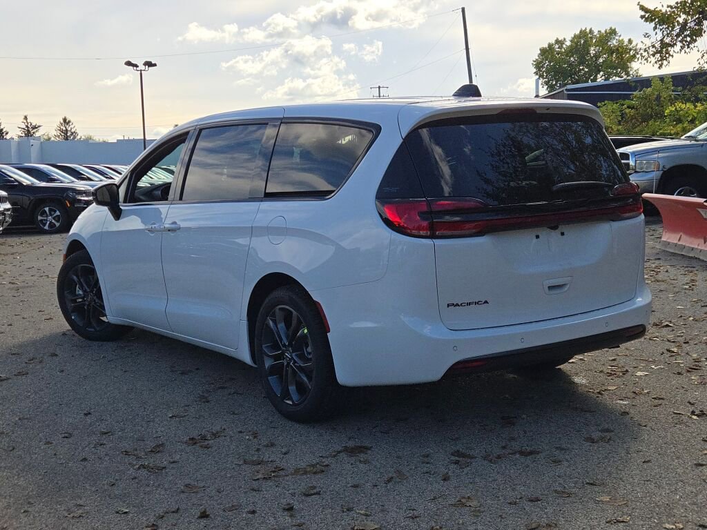 New 2026 Chrysler Pacifica Select image 15