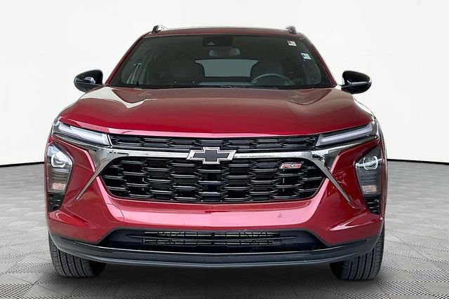Used 2025 Chevrolet Trax RS FWD image 2