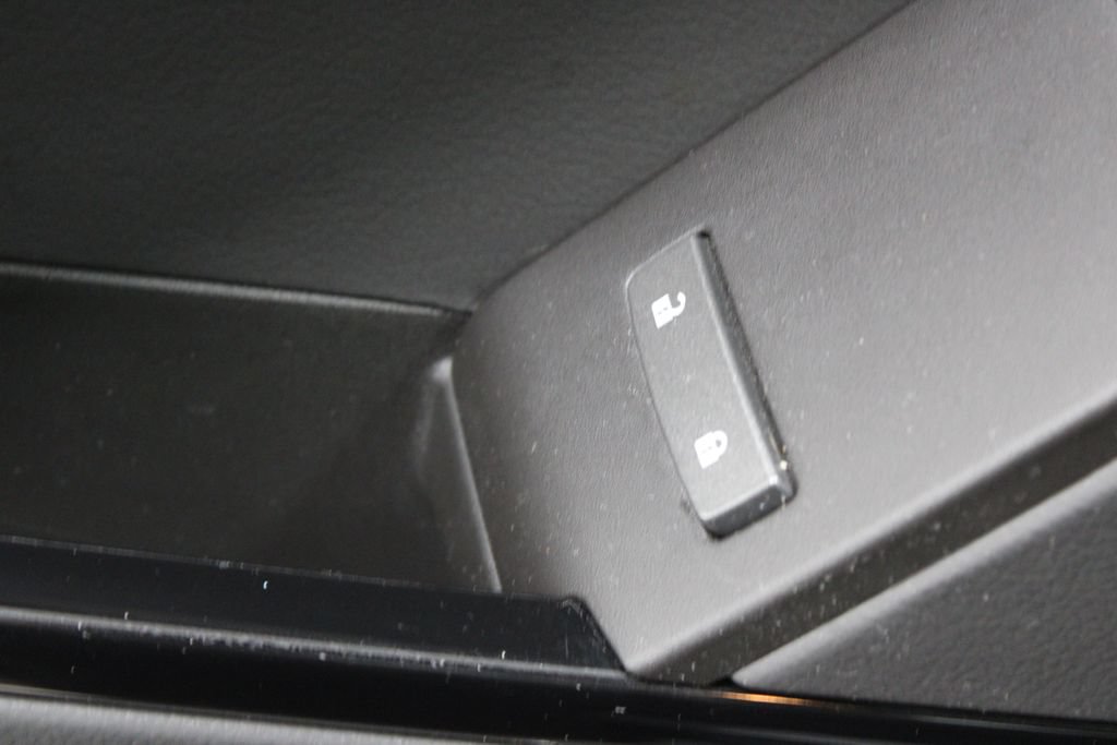 Used 2015 Cadillac CTS V RWD image 39