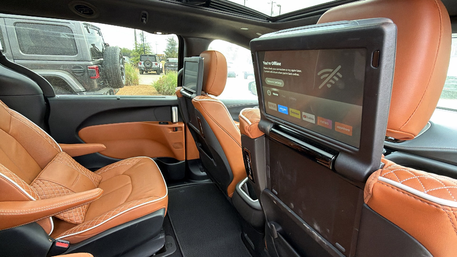 Used 2024 Chrysler Pacifica Pinnacle FWD image 22