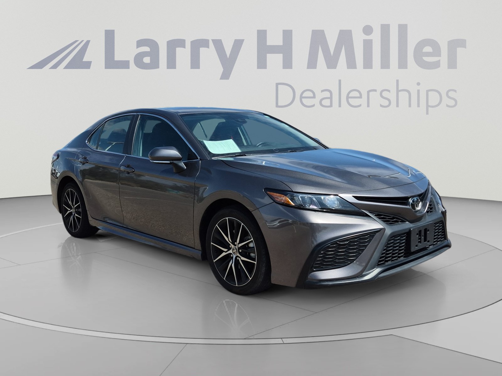 Used 2024 Toyota Camry SE FWD image 7