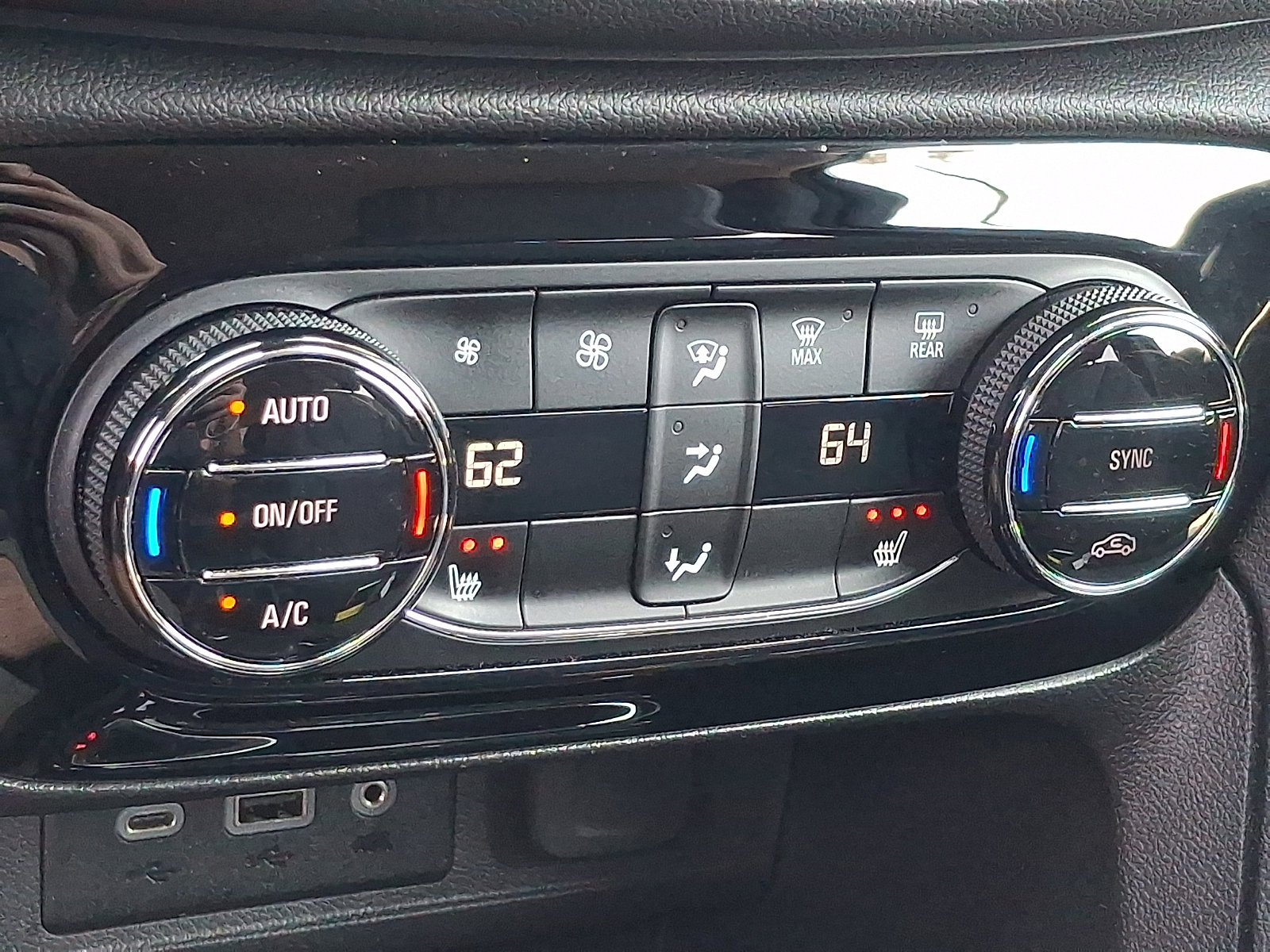 Used 2023 Buick Encore GX Select w/ Sport Touring Package FWD image 15