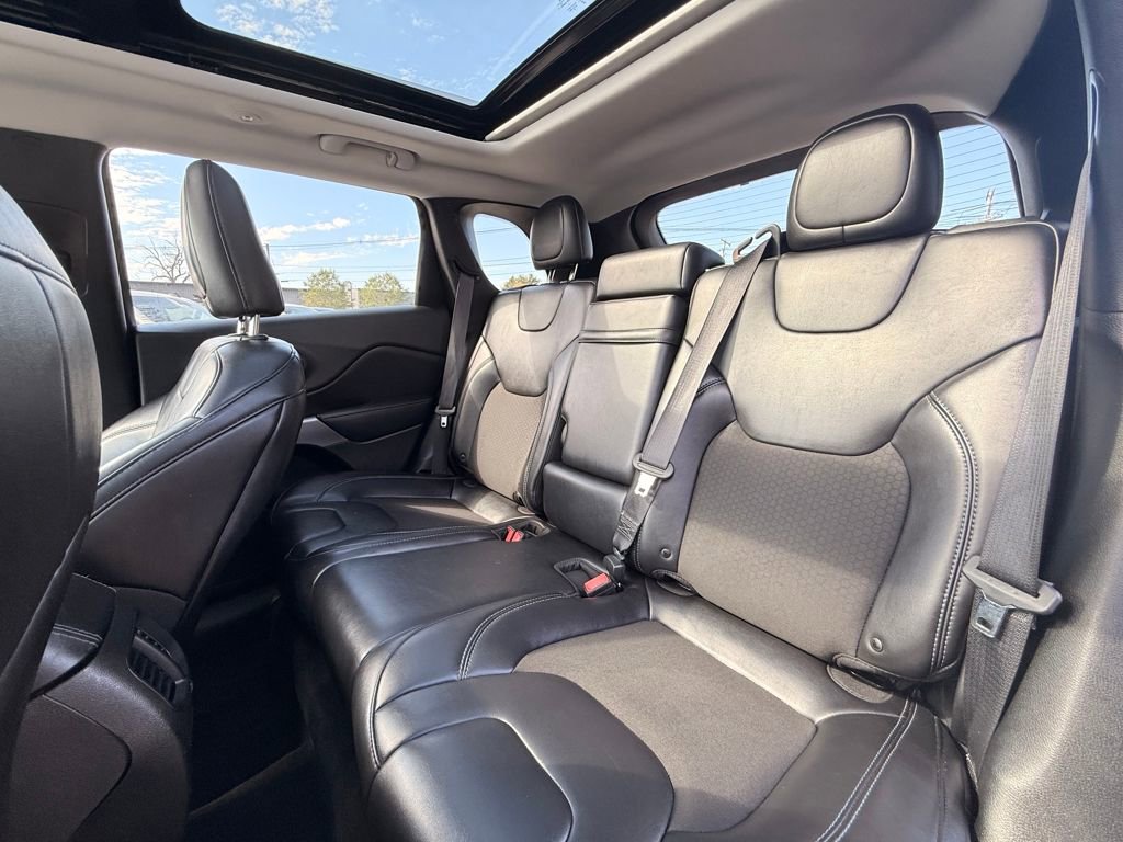 Used 2019 Jeep Cherokee Latitude Plus w/ Comfort/Convenience Group image 15