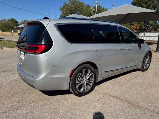 Used 2026 Chrysler Pacifica Pinnacle FWD image 6