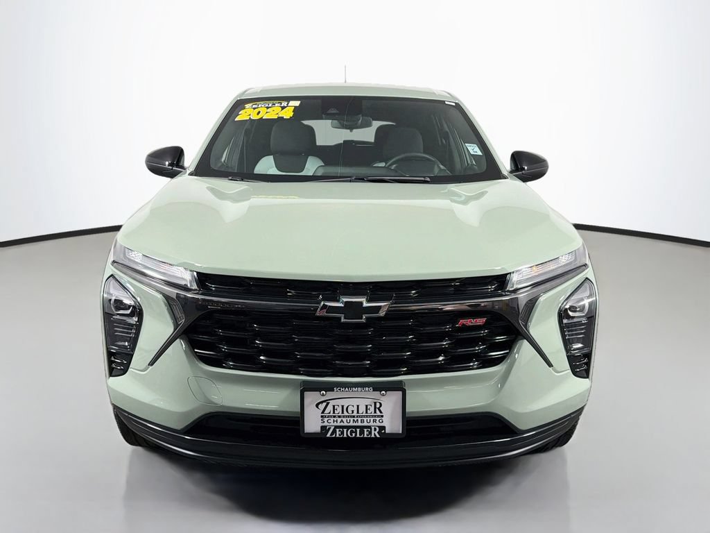 Used 2024 Chevrolet Trax RS w/ Driver Confidence Package FWD image 2