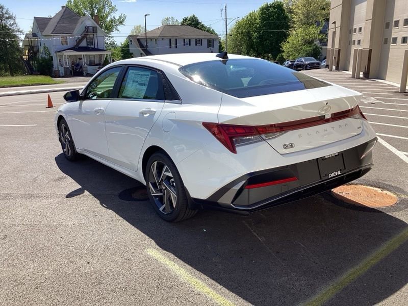 New 2025 Hyundai Elantra Limited image 5