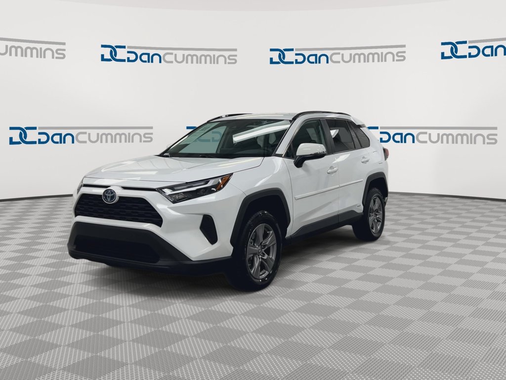 Used 2024 Toyota RAV4 LE AWD/4WD image 4