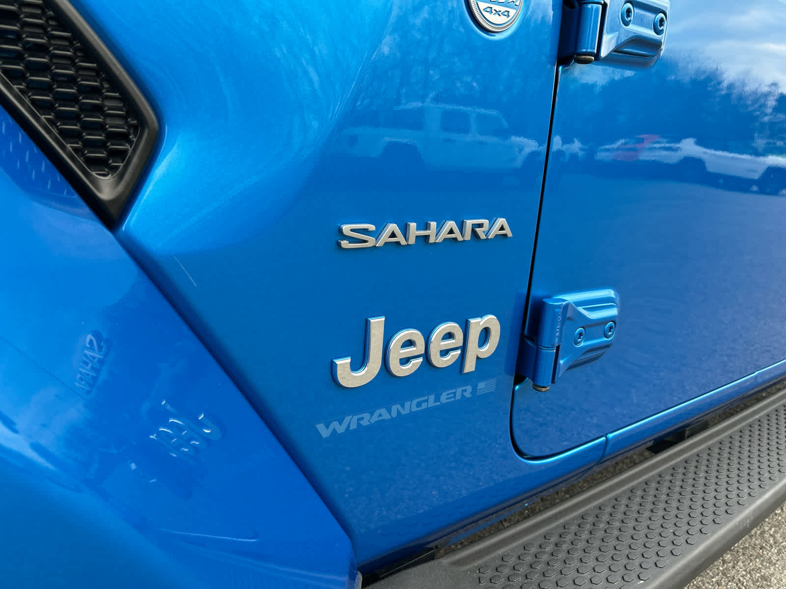 Used 2023 Jeep Wrangler Sahara w/ Cold Weather Group image 17