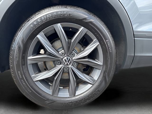 Used 2022 Volkswagen Tiguan SE image 37