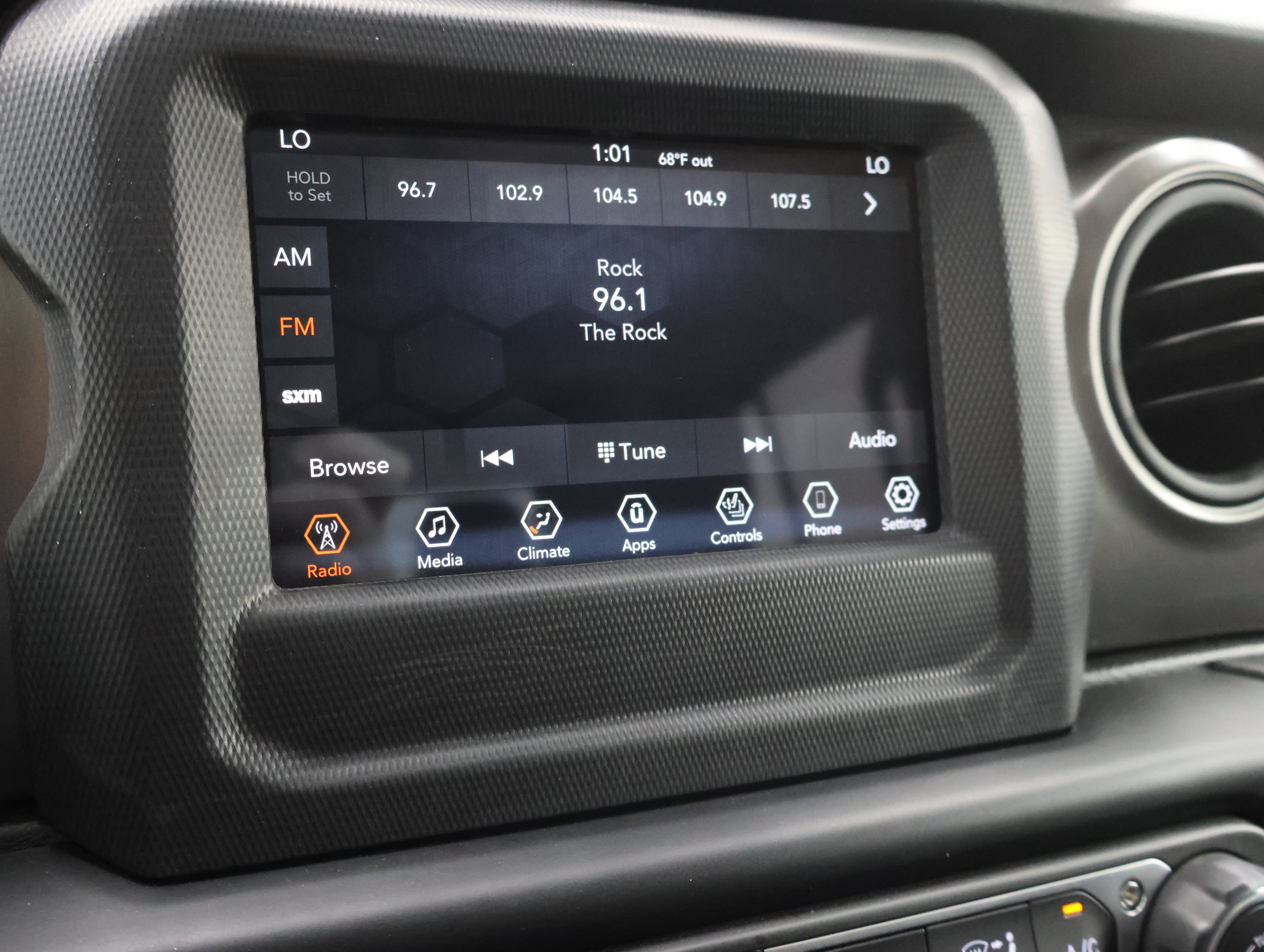 Used 2023 Jeep Gladiator Sport AWD/4WD image 11