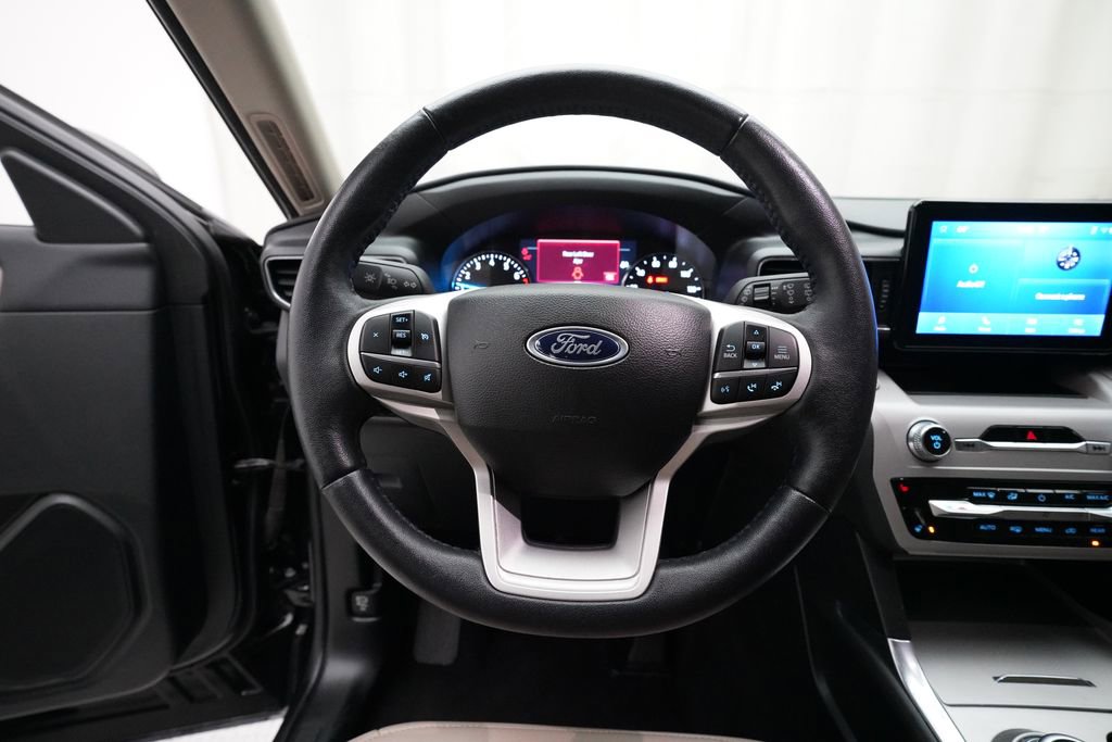 Used 2023 Ford Explorer XLT w/ Equipment Group 202A image 4