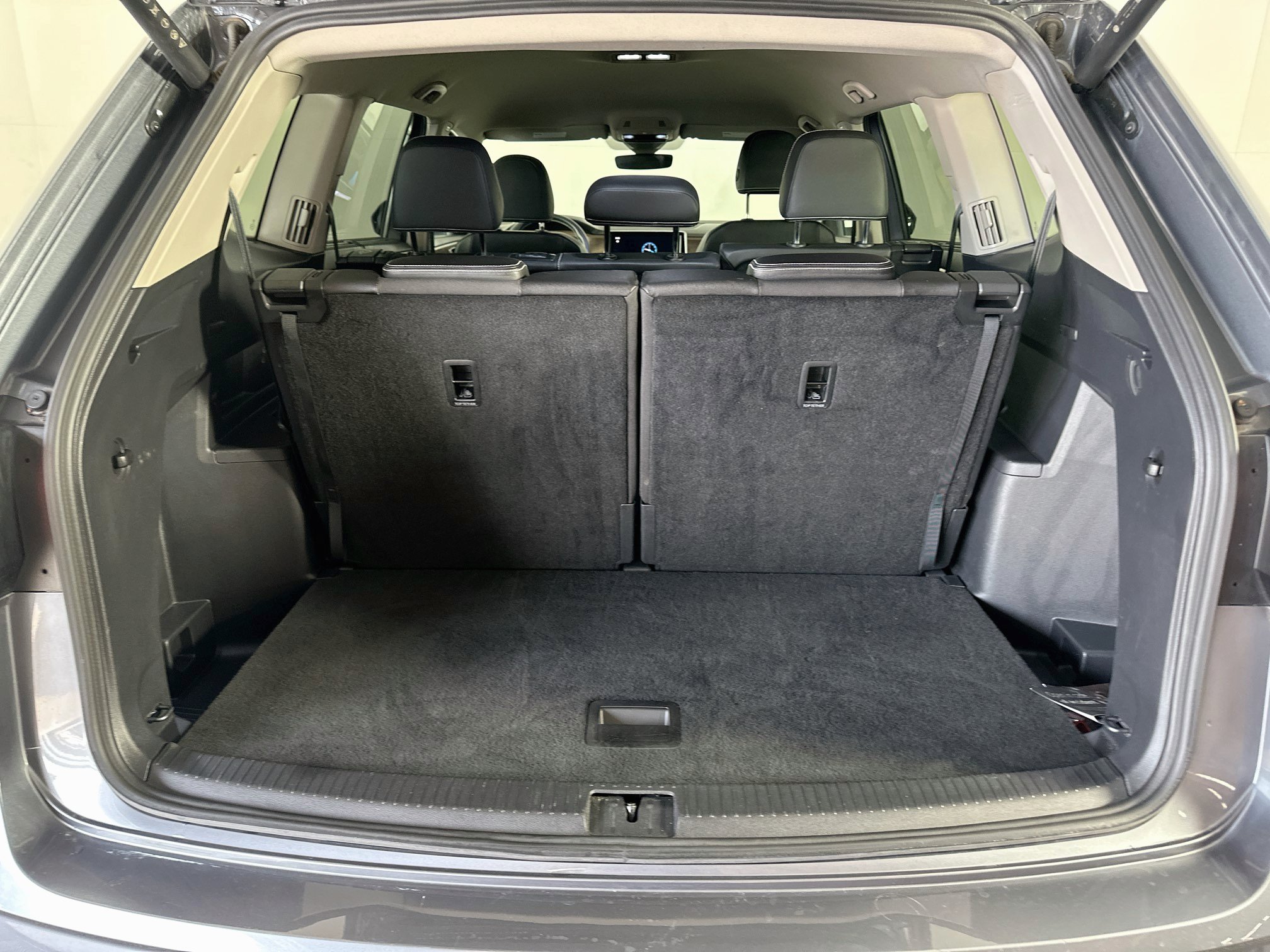 Used 2025 Volkswagen Atlas SE FWD image 30