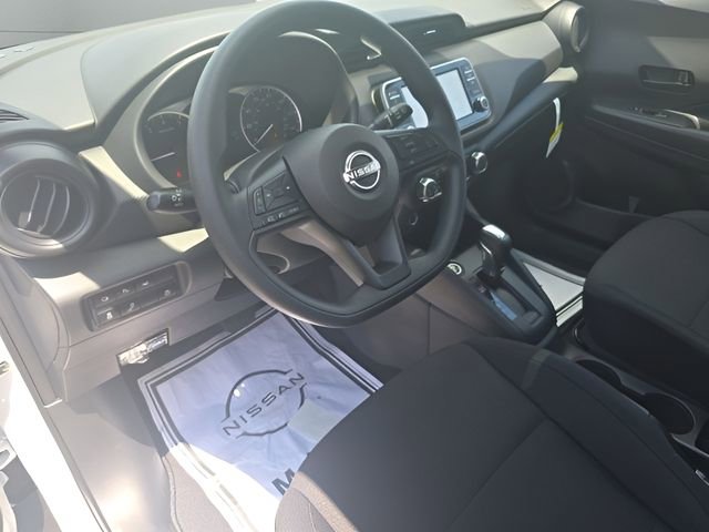 New 2025 Nissan Kicks Play S FWD image 3