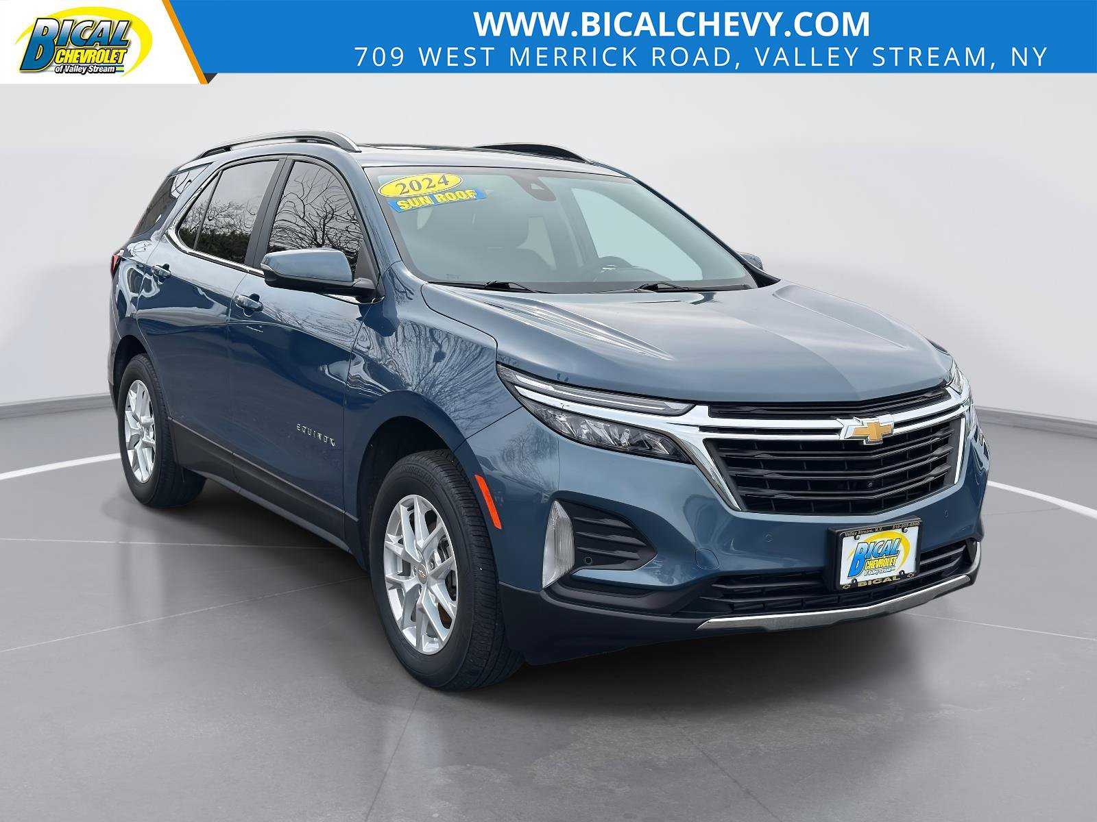 Used 2024 Chevrolet Equinox LT AWD/4WD image 1
