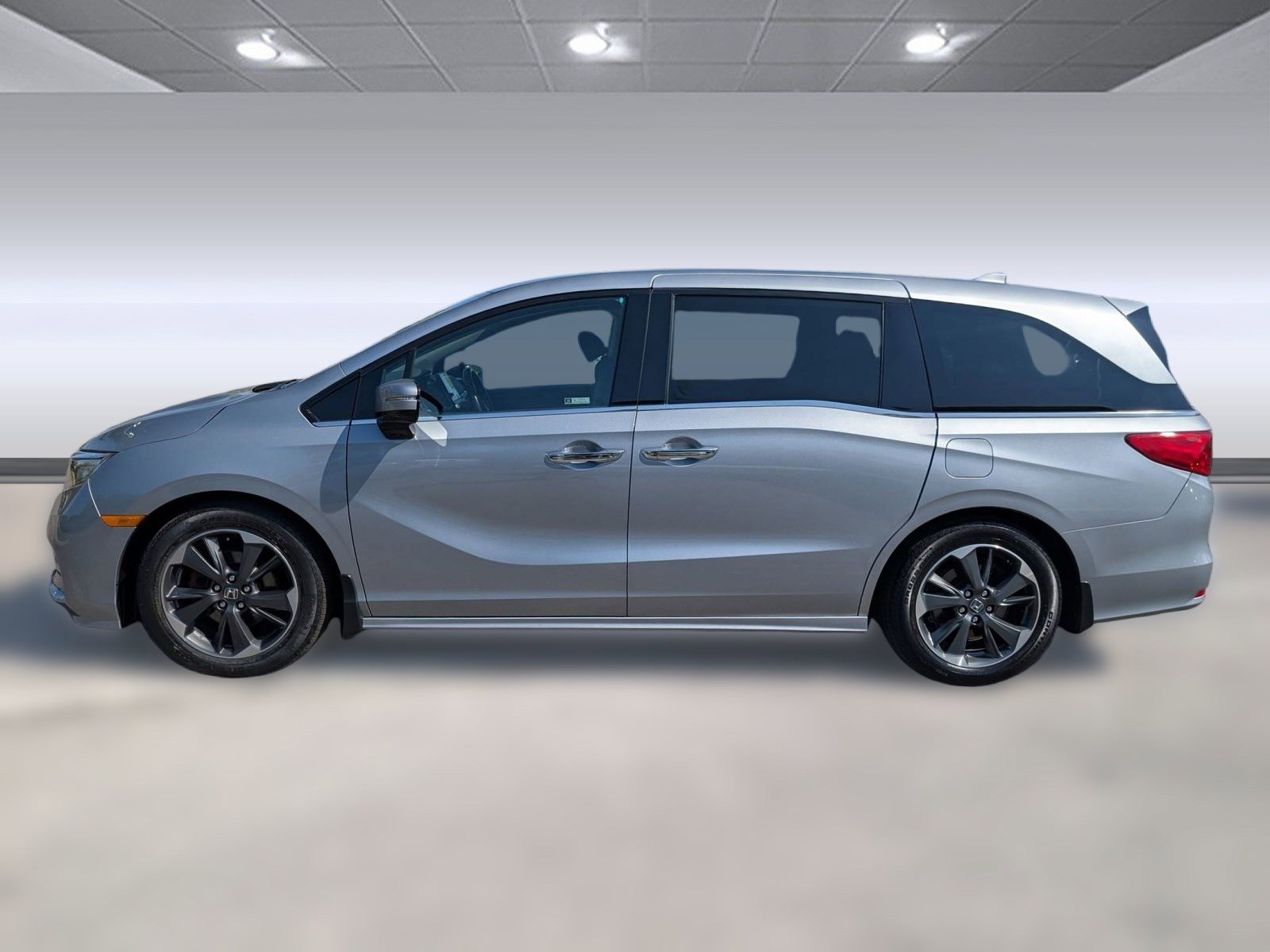 Used 2023 Honda Odyssey Elite image 2