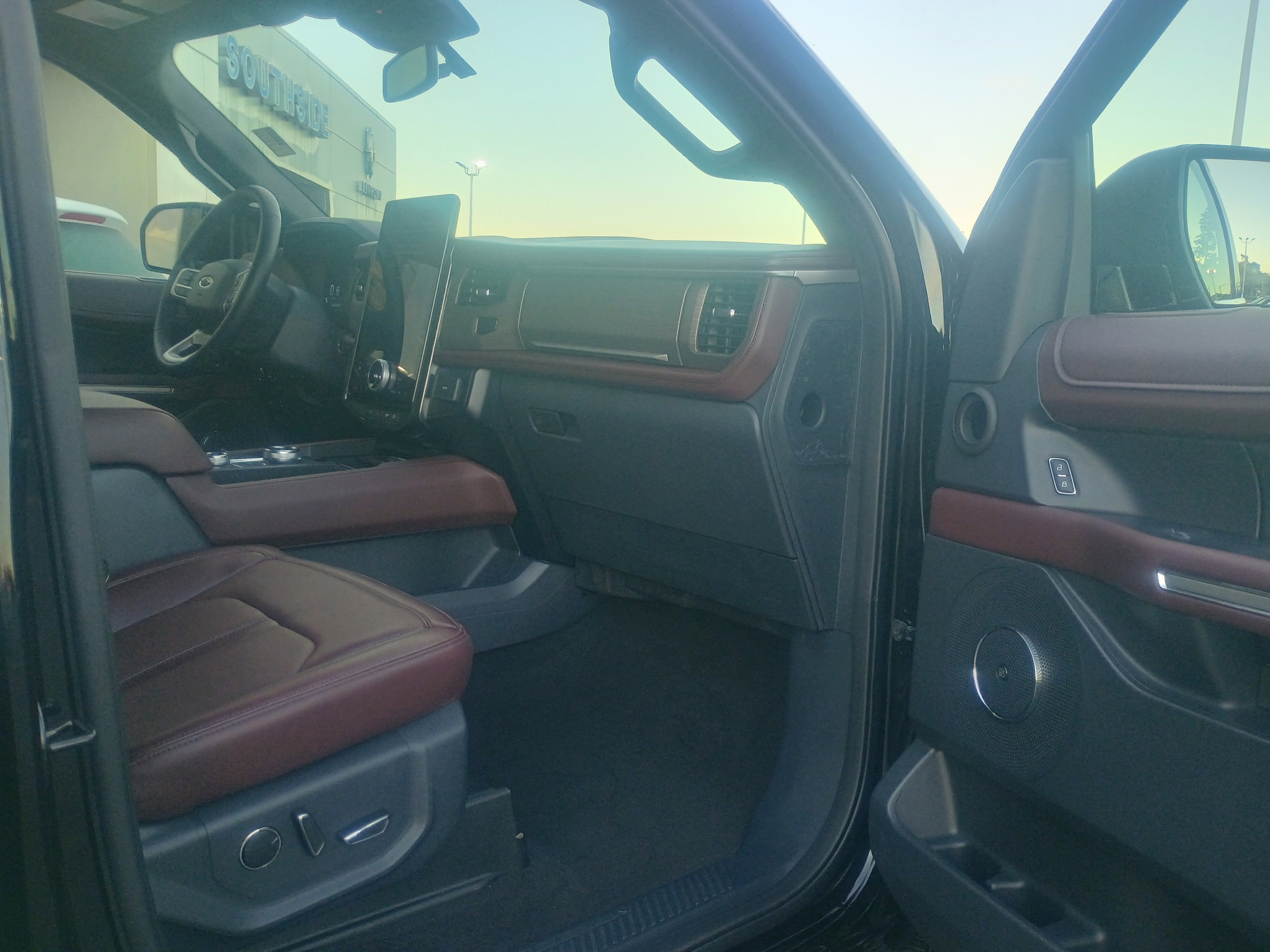 Certified 2024 Ford Expedition Limited image 21