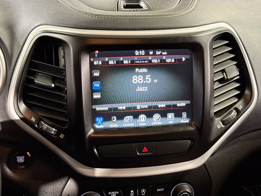 Used 2018 Jeep Cherokee Latitude Plus w/ Cold Weather Group image 22