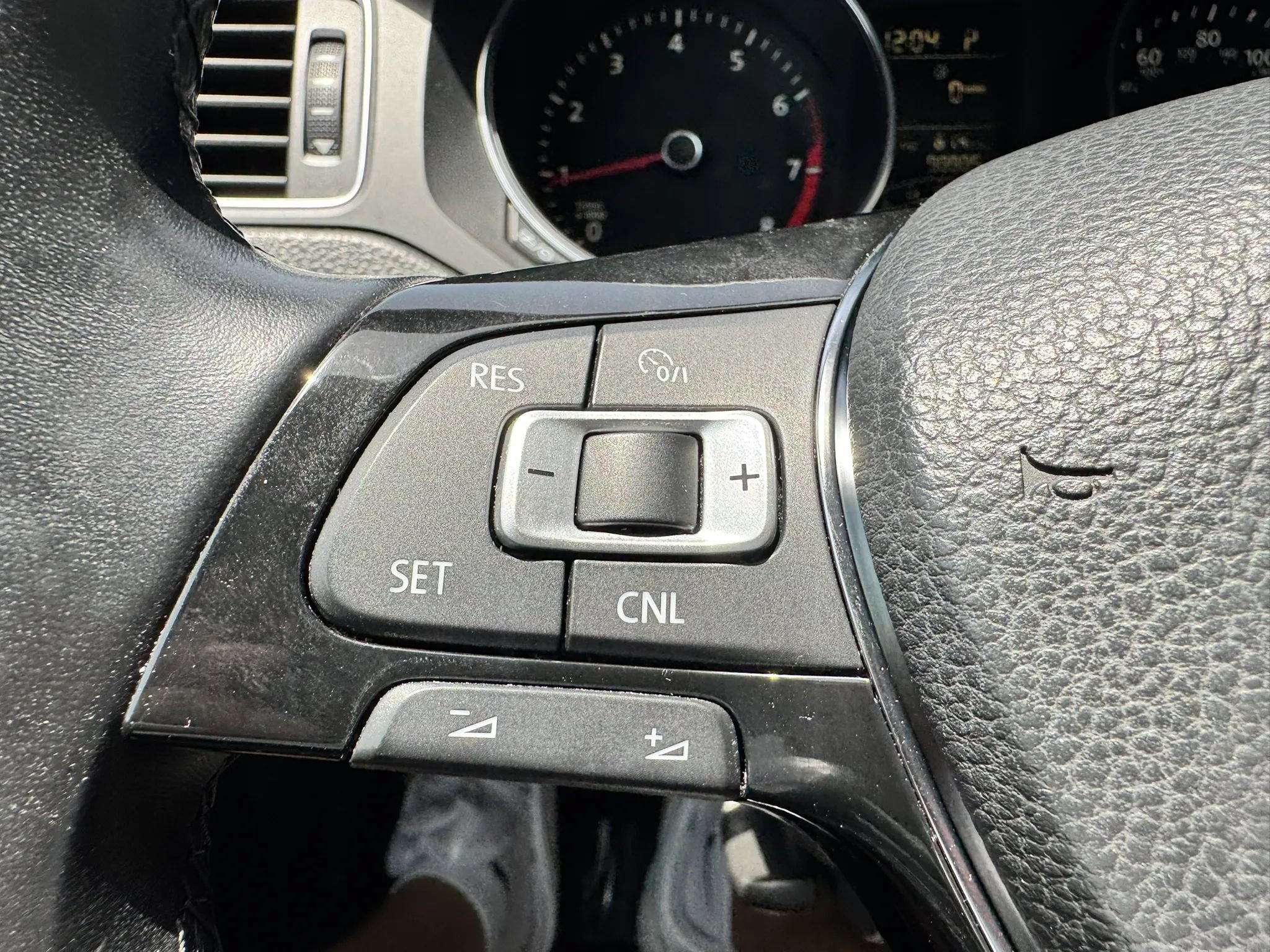 Used 2015 Volkswagen Jetta Sport FWD image 27
