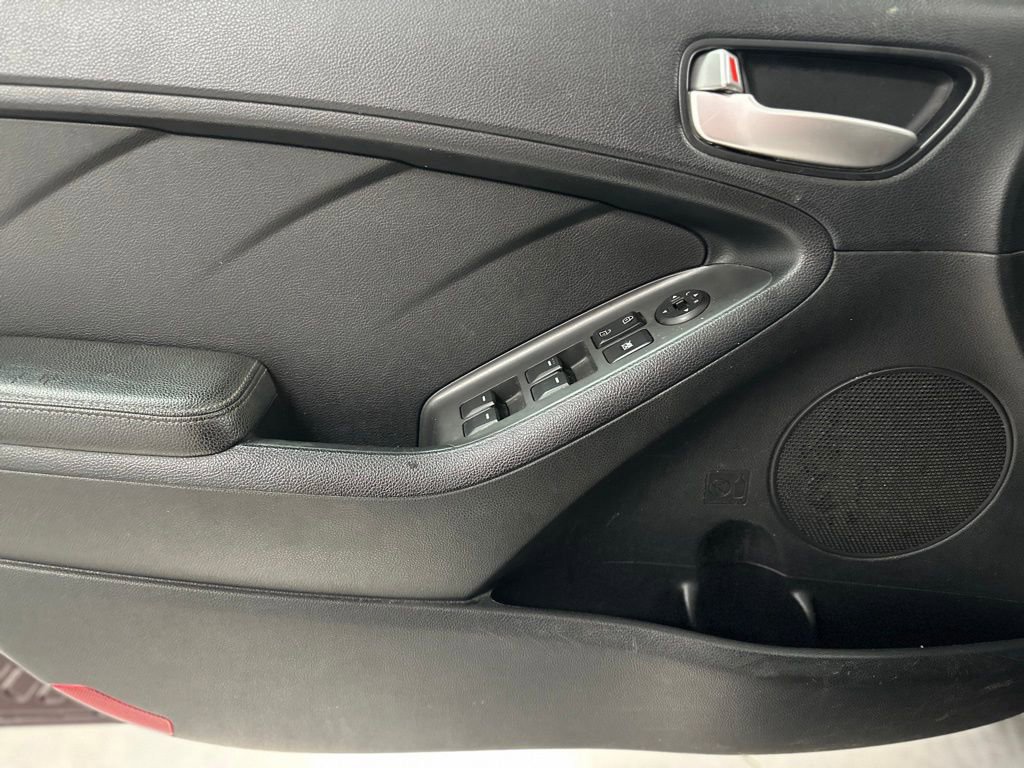 Used 2017 Kia Forte LX image 14